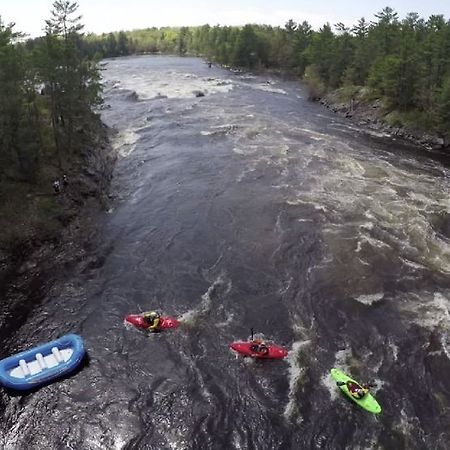 Wilderness Tours Rafting Resort Foresters Falls Экстерьер фото